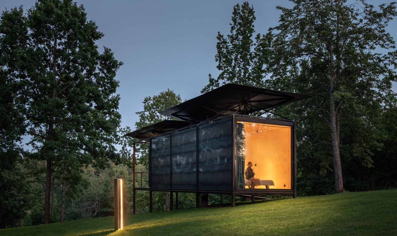 A cabin made of metal sheets | ŠA Atelier