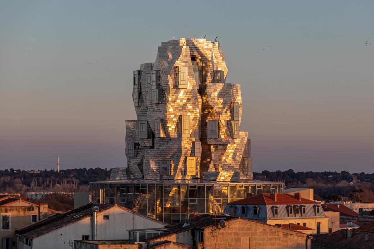 Felhőkarcoló csavarral | Frank Gehry új épülete Arles-ban