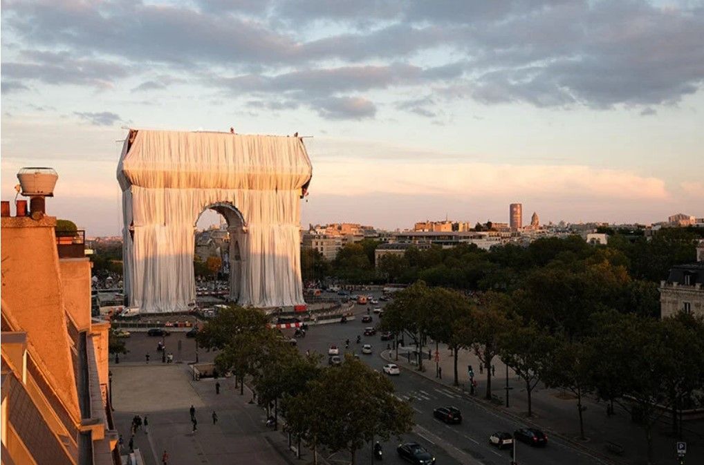 Christo's big dream fulfilled: the Arc de Triomphe is wrapped