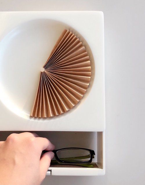A paper fan tells you the exact time | Muji Clock