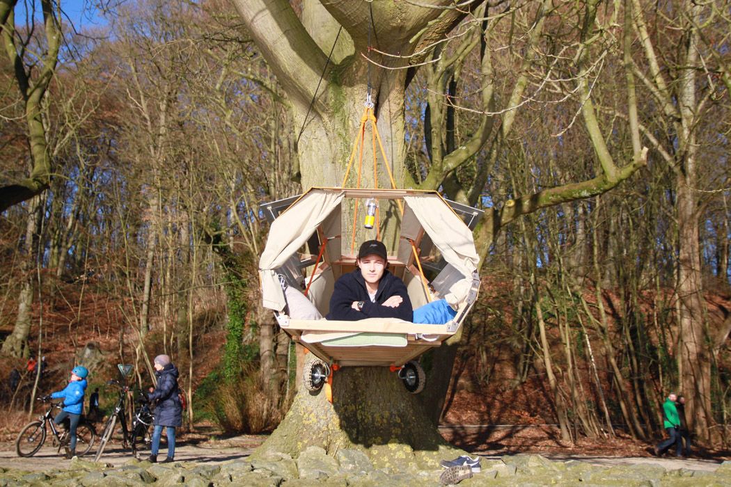 Private capsule hotel on a tree trunk  | Tree Trailer