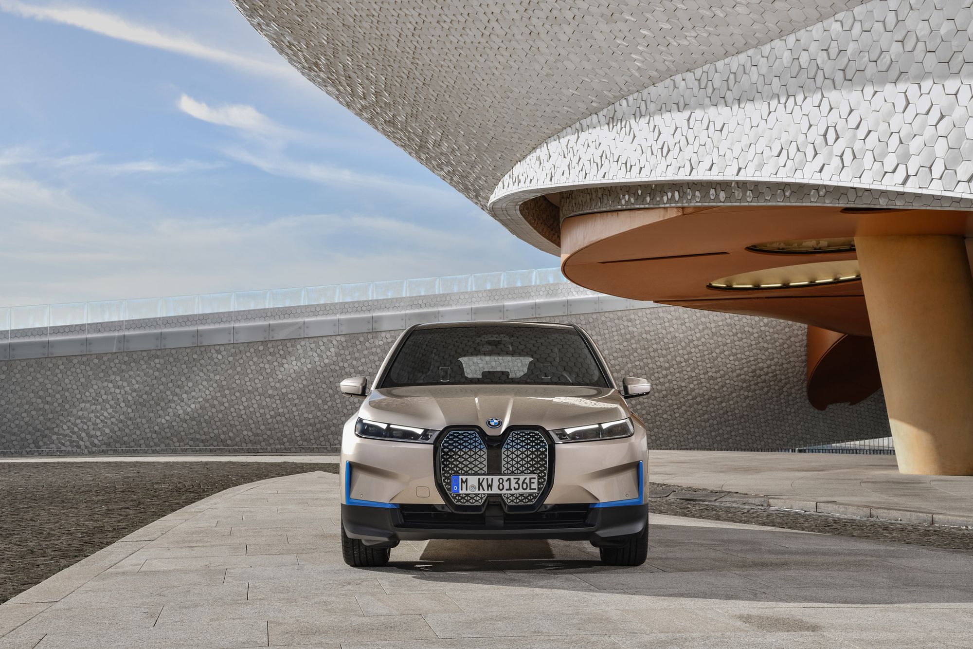 Hans Zimmer hangján szólal meg az új BMW iX