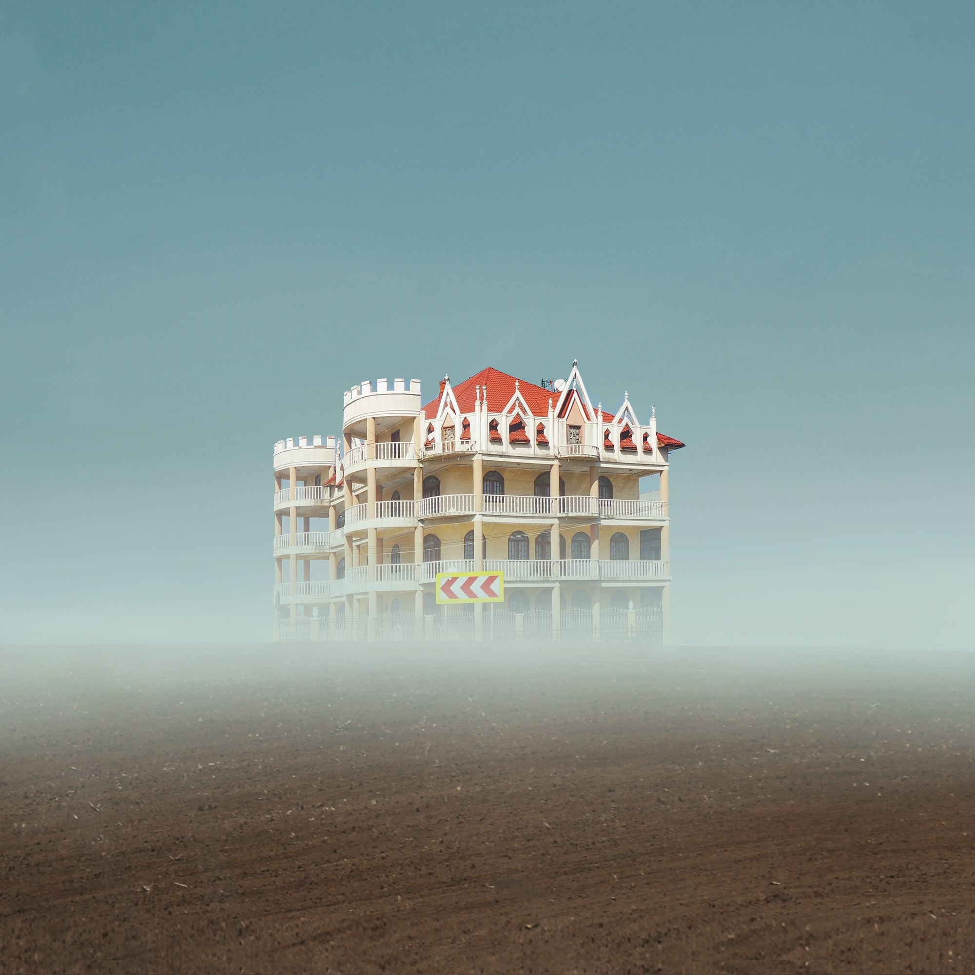 Román otthonok ködképes tájakon | Felicia Simion