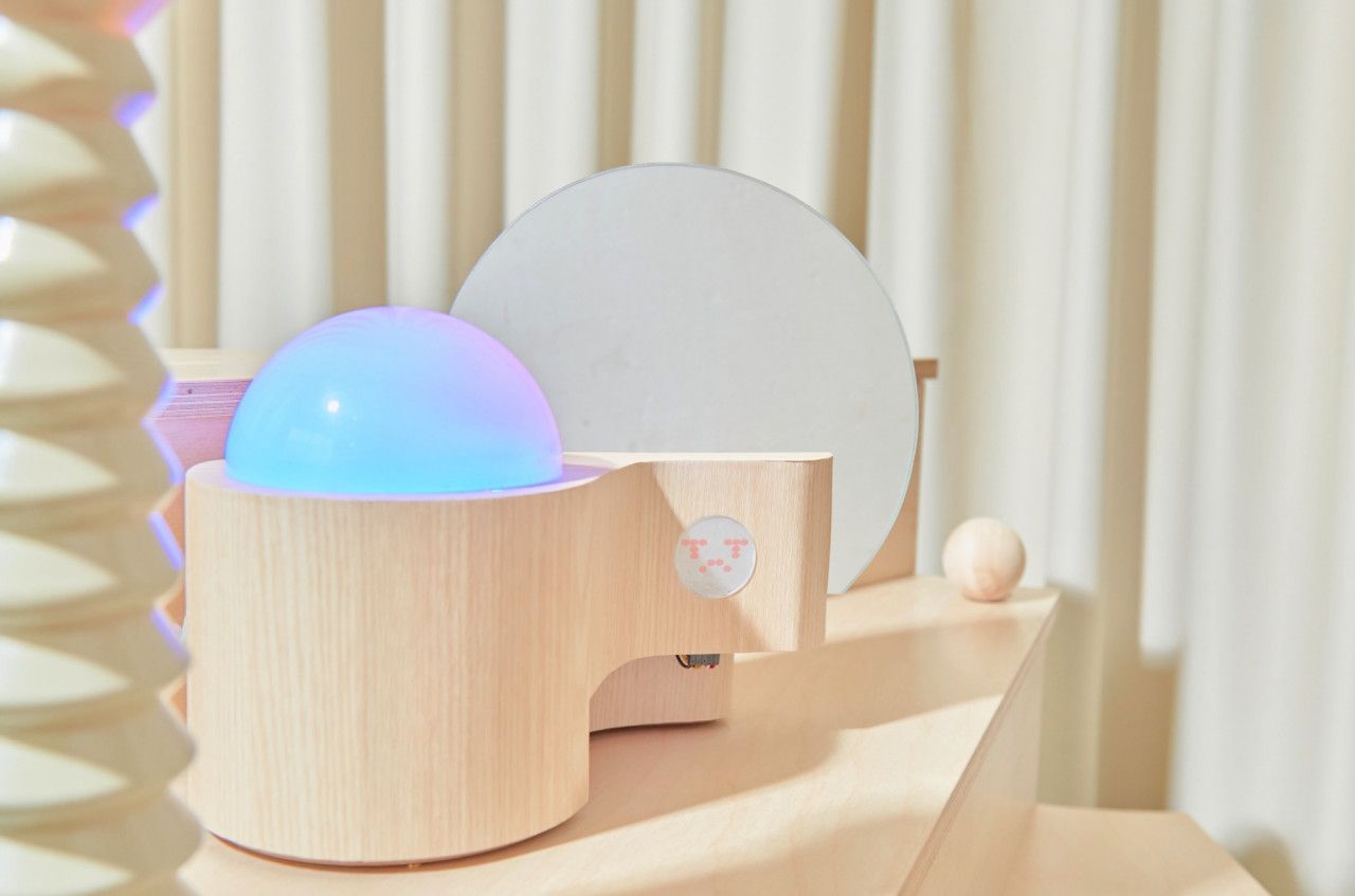 A lamp turning your mood into colorful lighting