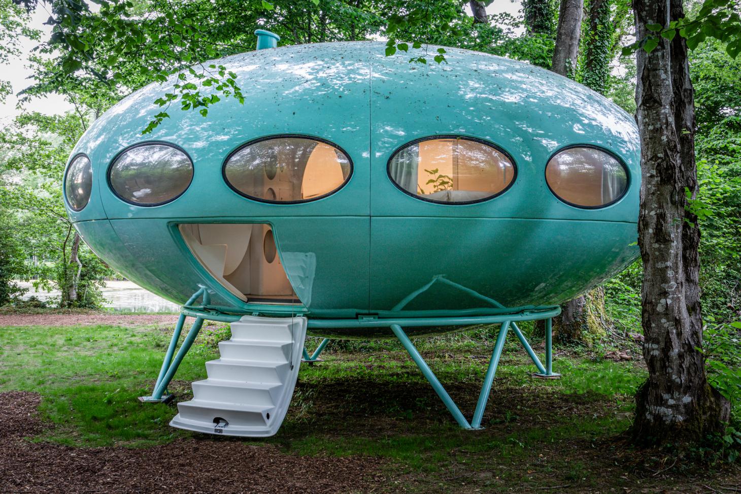 Mi is megszállhatunk ebben a futurisztikus, modernista kabinban
