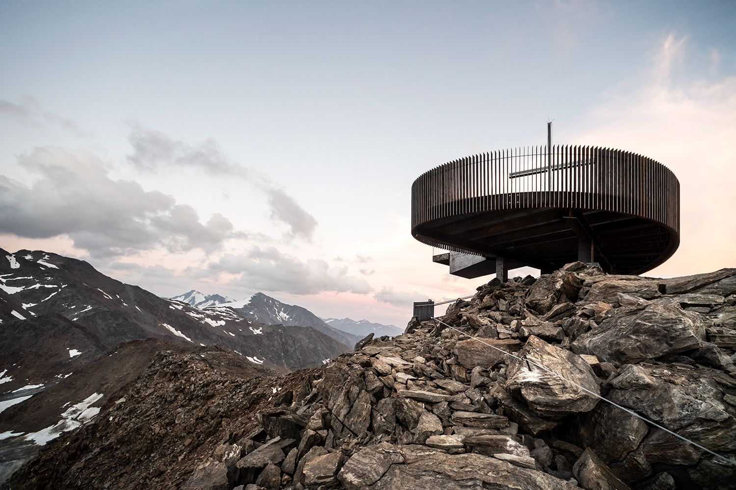 One with the mountains | The latest viewpoint in the Alps