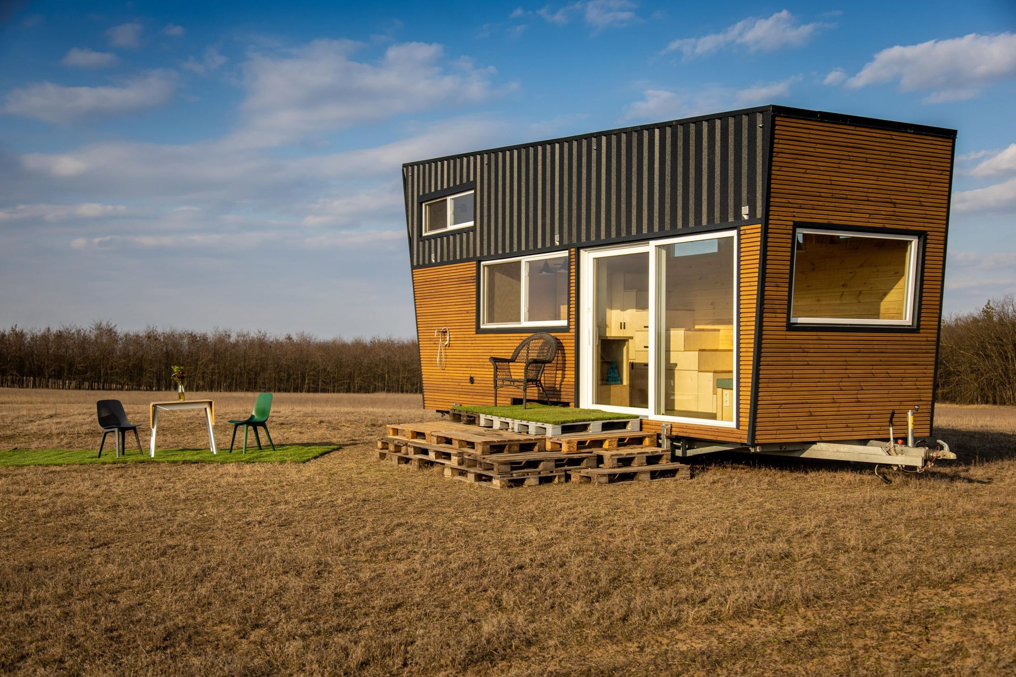 Akár az erdő közepére is telepíthető a magyar fejlesztésű Tiny House