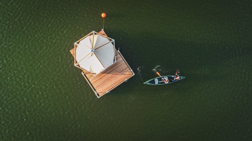 Floating vacation in a Flemish raft hotel