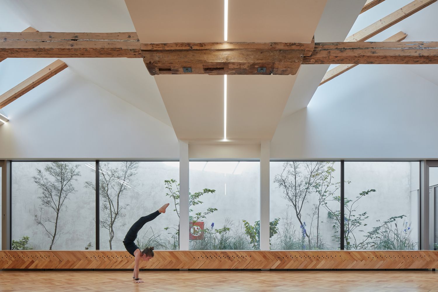 Yoga studio without clichés | RO_aR architects