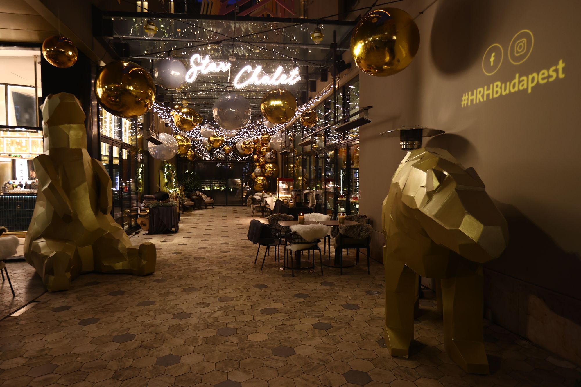 Megnyitott a Hard Rock Hotel ünnepi csodavilága, a Star Chalet