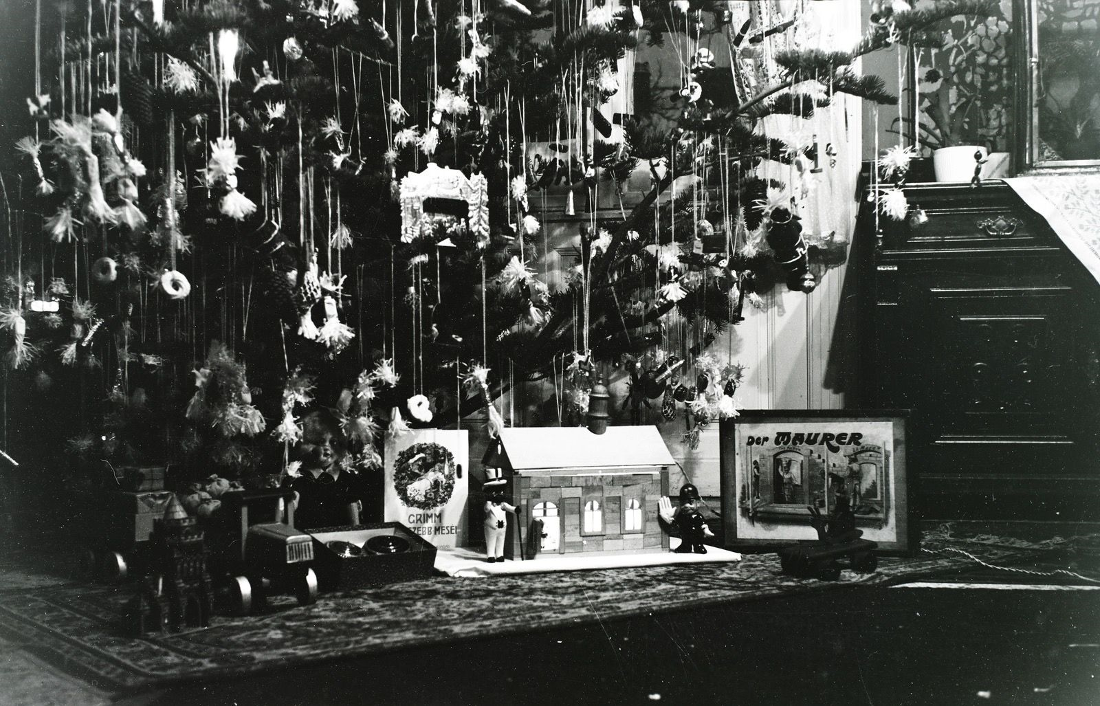 The way we used to decorate Christmas trees | Our Fortepan selection
