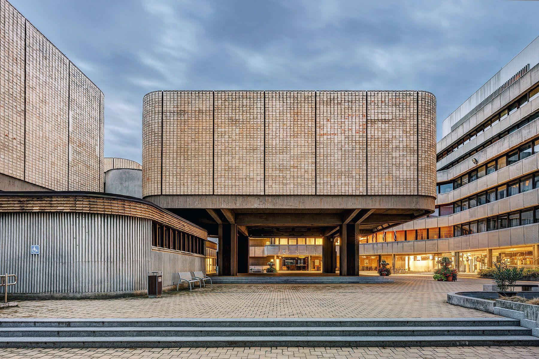 Salgótarján: the essence of late modern architecture