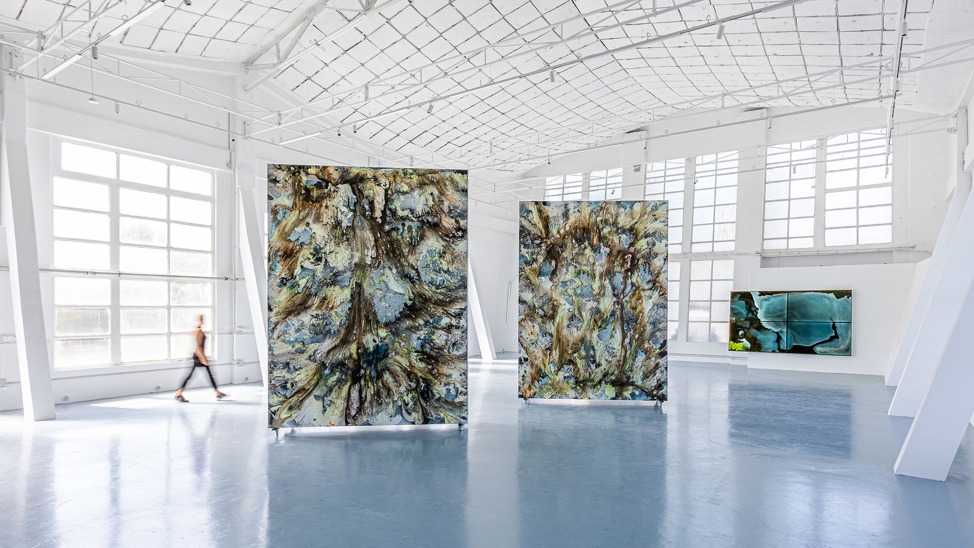 MÁRTA KUCSORA – LIMINAL SPACES: MONUMENTAL CANVASES AND NEW PERSPECTIVES