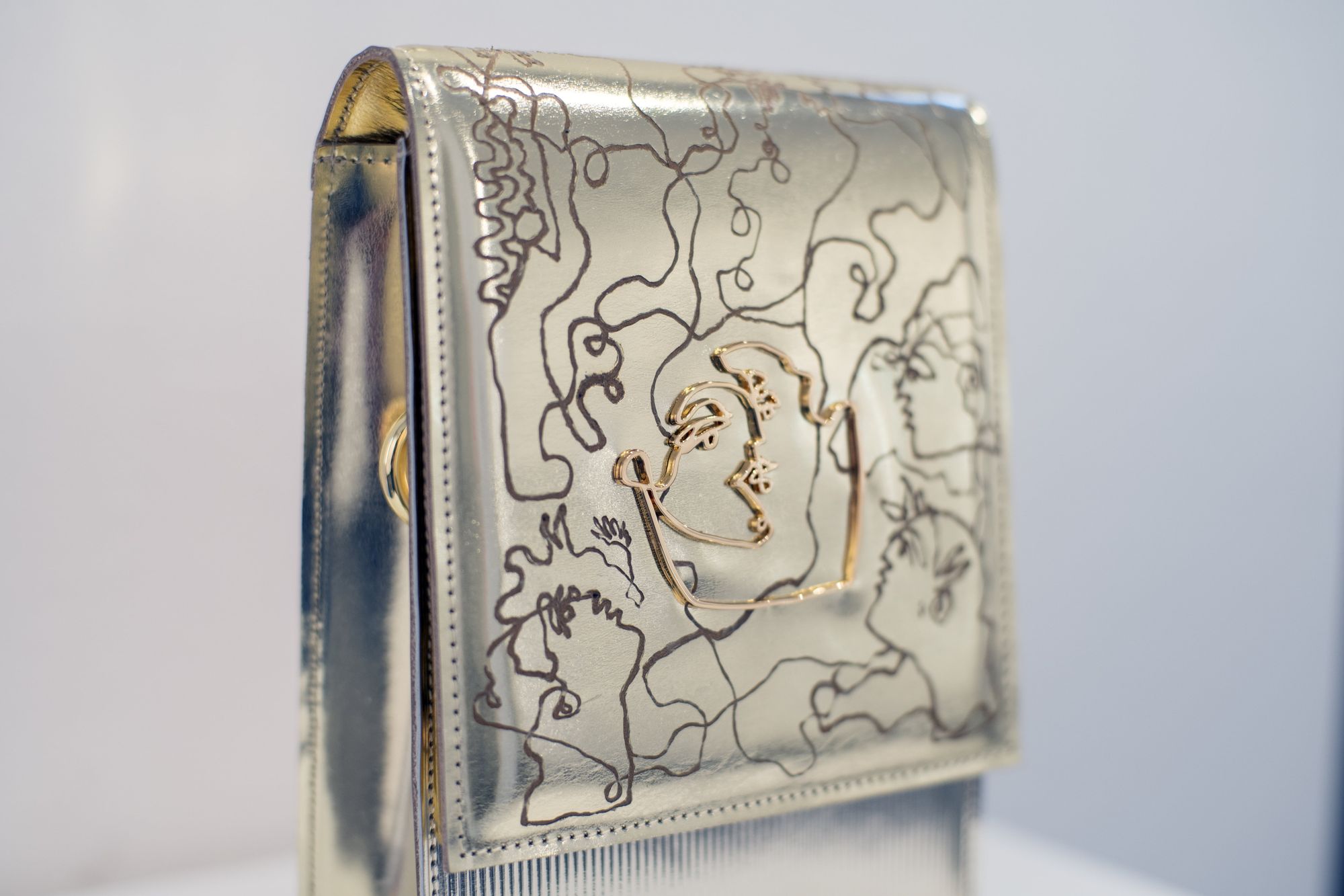 At the Edge of Light and Reflection | Anna Oláh’s Reflective Universe at Hybridart Space