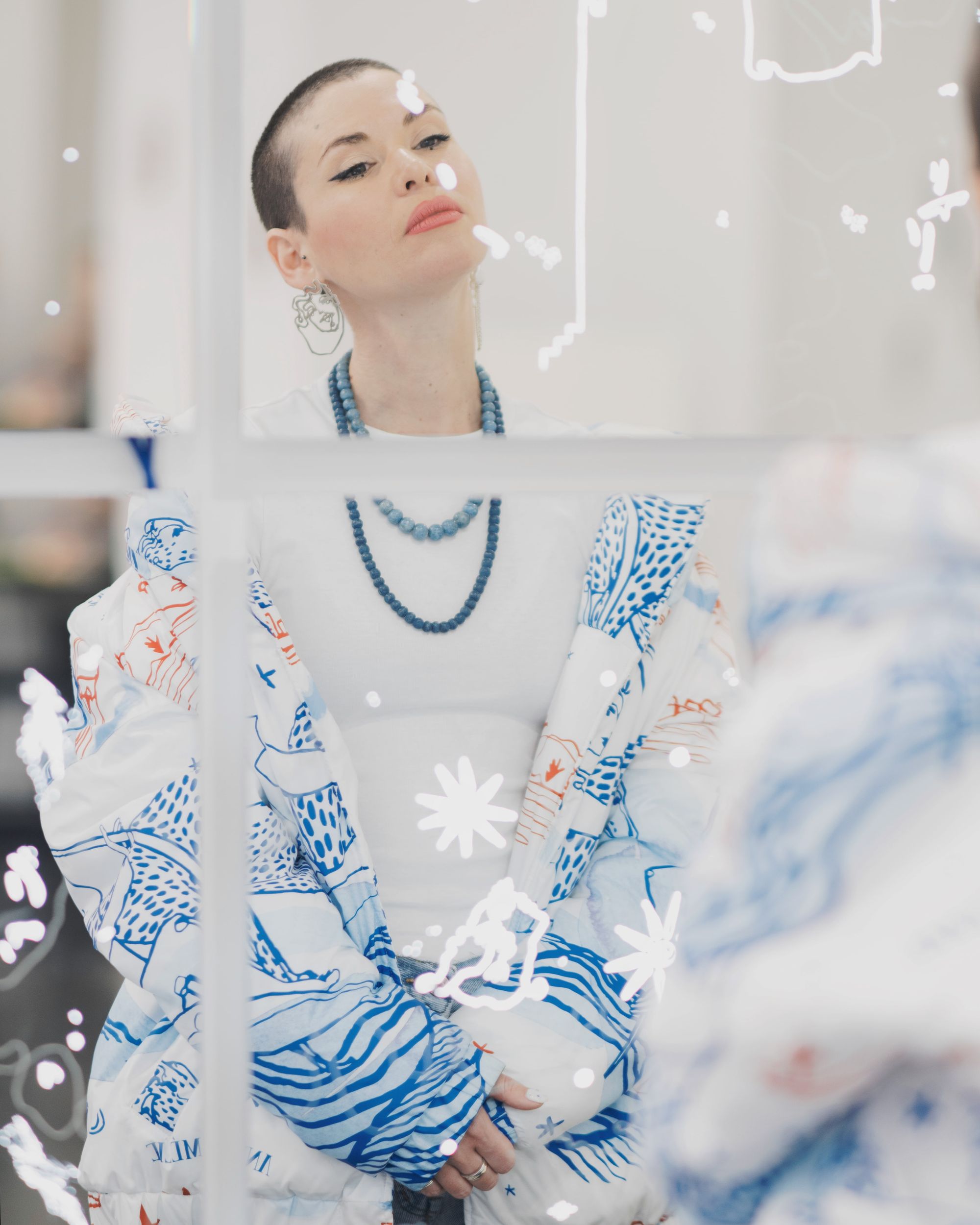 At the Edge of Light and Reflection | Anna Oláh’s Reflective Universe at Hybridart Space