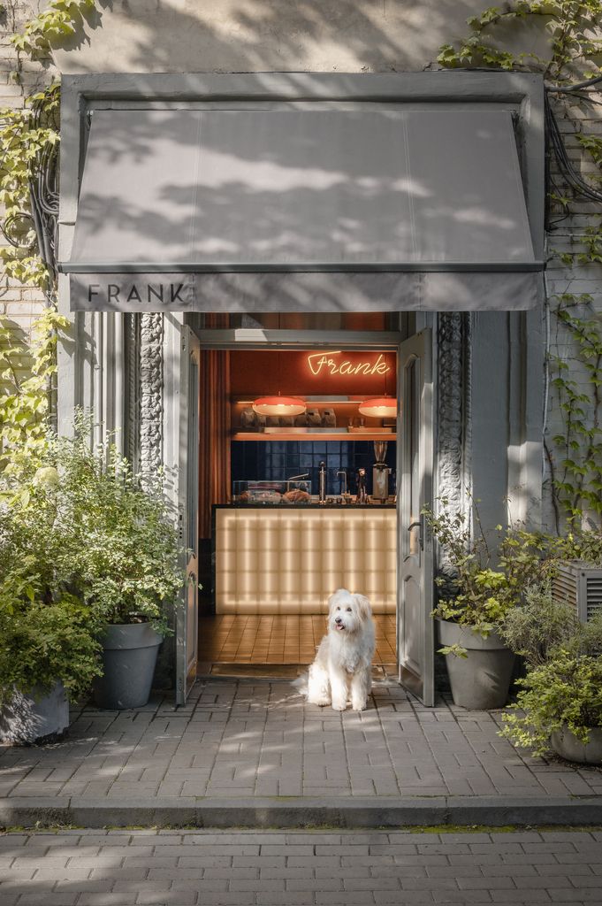 A Cute and Stylish Corner Coffe in Kyiv – Frank Café