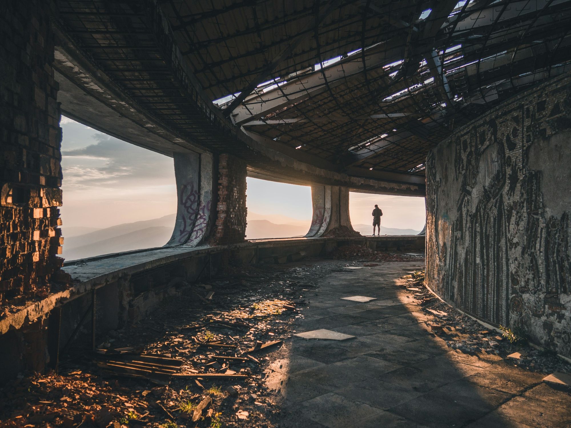 Miért turistáskodunk mások traumájában? | Dark tourism Kelet-Közép-Európában