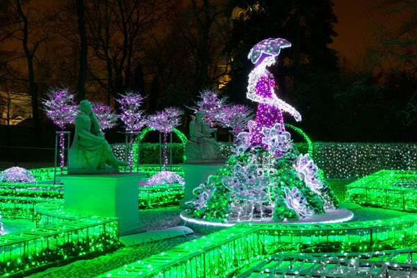 Playing with lights—the garden of the Wilanów Palace with special lighting