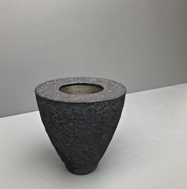 Beyond small vases – The dimensions of ceramic artist Enikő Kontor