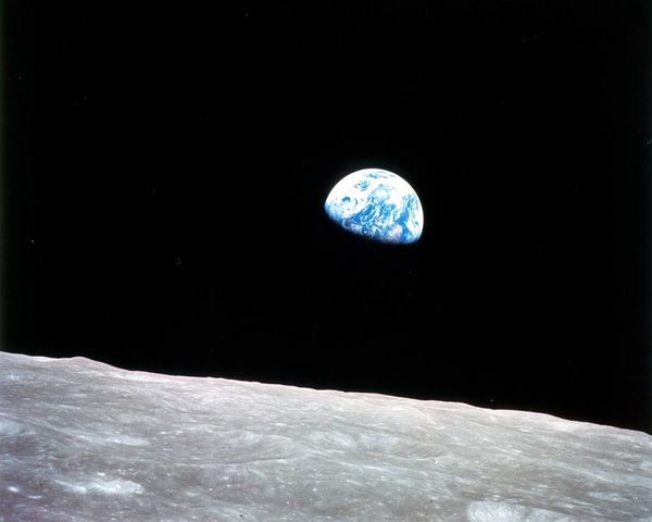 Musk és Bezos cégei viszik az első nőt a Holdra | NASA