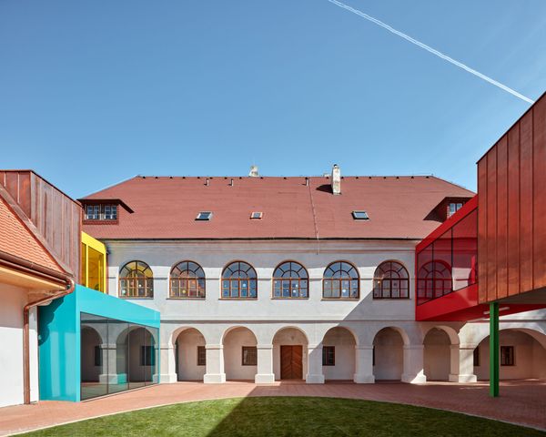 Baroque rectory turned into a contemporary school