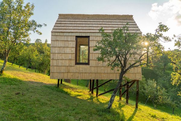 A cabin built with volunteer work in Transylvania | MuMa Hut