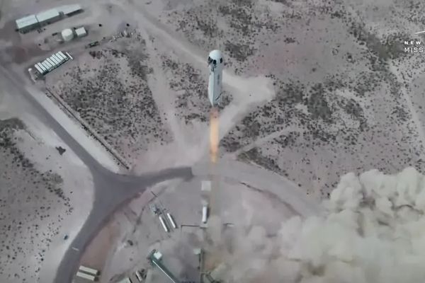 Free fall from space over Texas | Blue Origin