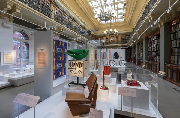 A V&A újonnan nyílt galériája designklasszikusok segítségével mesél a történelemről