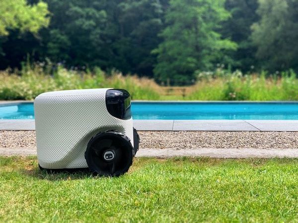 A robotic lawn mower powered by artificial intelligence | Toadi
