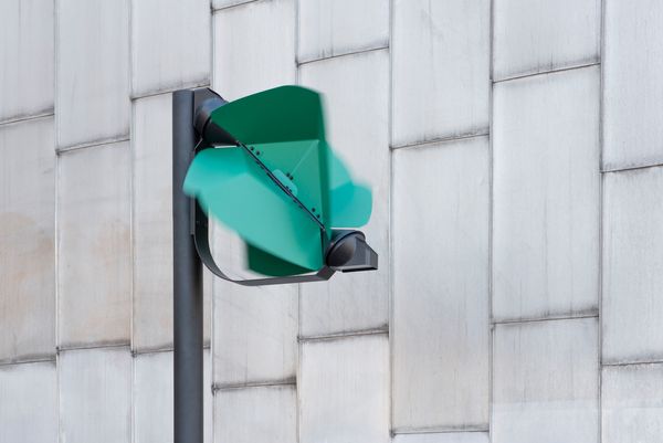 Wind-powered street lamp | PAPILIO
