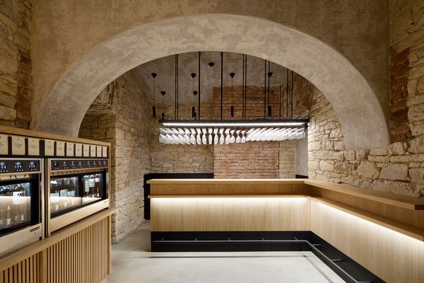 Exceptional meeting of a bygone era and contemporary architecture | WineList wine bar
