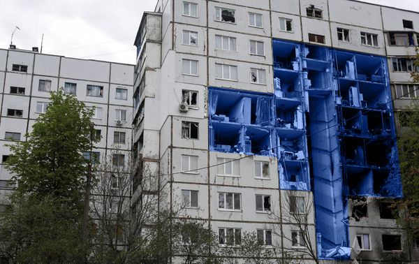 Innovatív technológiával mentenék meg az építészek a lebombázott ukrán panelházakat