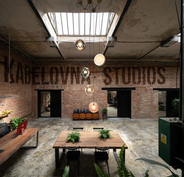 Kreatív tér ipari esztétikával: íme, a Kabelovna Studios