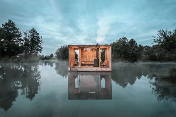 Floating sauna: a combination of water, fire, and air