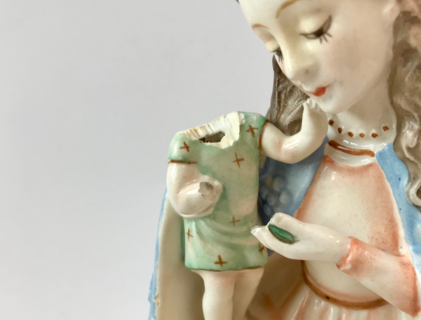 Fragments of memories made whole again | Eszter Ferencz, porcelain conservator