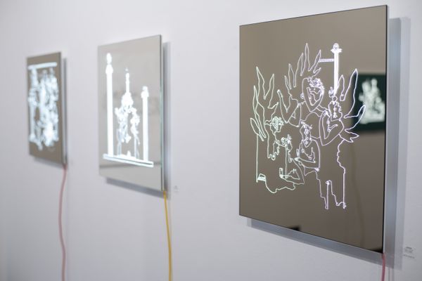 A fény és önreflexió határán | Oláh Anna tükröződő univerzuma a Hybridart Space-ben