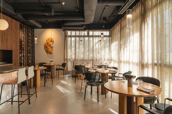 Csendes precizitás a tányér körül | A Bez Gwiazdek új tere