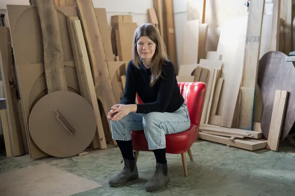 „Kíváncsi ember vagyok, minden érdekel, ami a szakmával, a fával kapcsolatos” | Hegedűs Fanni asztalos, restaurátor