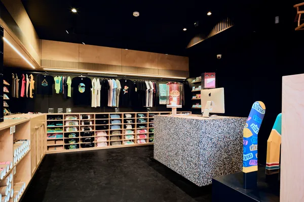 Multifunctional space for community and souvenirs