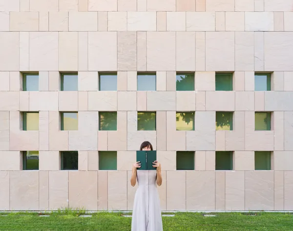 Anna Devís and Daniel Rueda | Architectural compositions with a twist