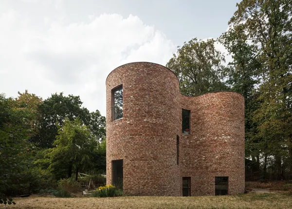 Kagylóforma és tégla harmóniája | BLAF Architecten