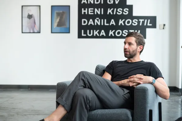 Alkalmazott művészek lelkesítő hadművelete