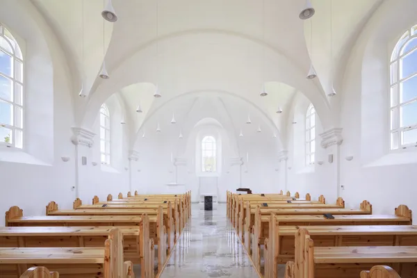 Puritán, mégis elegáns templomteret tervezett a Studio Bunyik