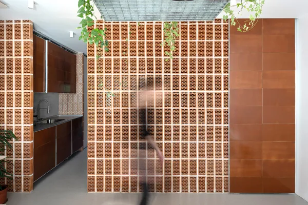 Hétközben co-working iroda, hétvégén a vidéki szülők otthona