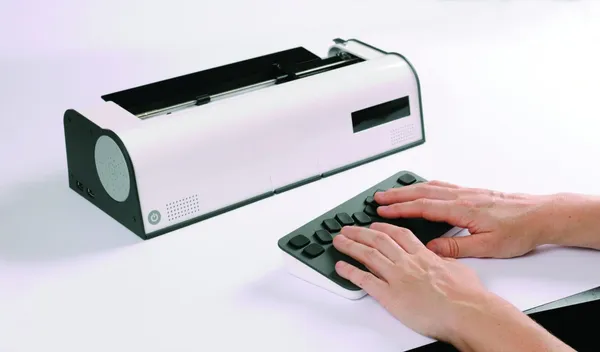 Braille-írógép, modern köntösben | Metaphor