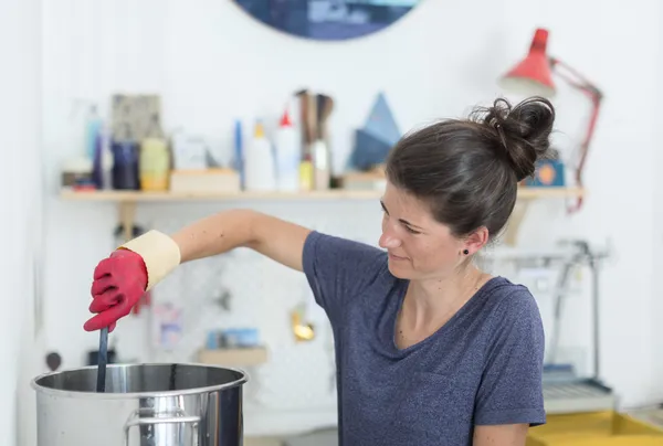 A visit to Apol Temesi’s workshop