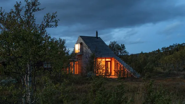Kabin a természethez tervezve | Gartnerfuglen Arkitekter