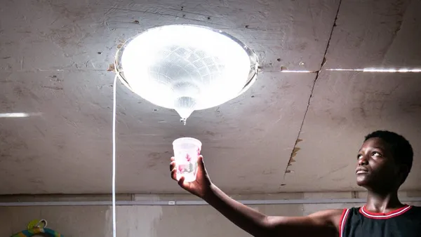 Clean drinking water from sunlight and seawater