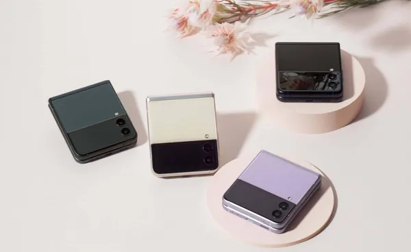 Samsung launches luxury mobile phones with foldable displays