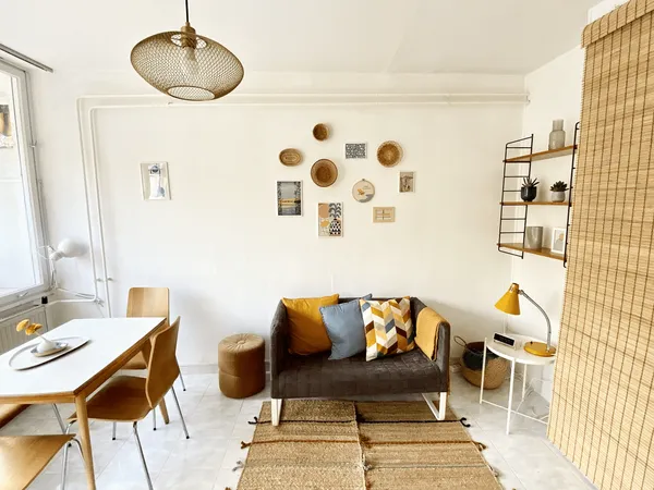 Karancs tűzhely, kócsagok és lambéria | Ilyen lett a Napsugár Retro Apartman
